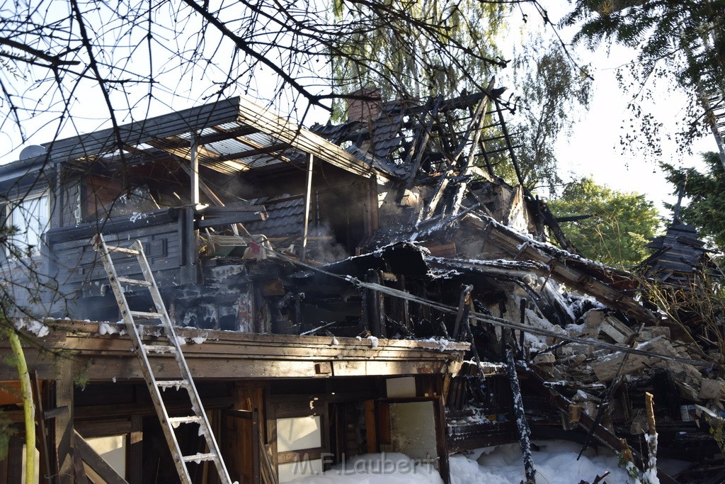 Grossfeuer Einfamilienhaus Siegburg Muehlengrabenstr P1189.JPG - Miklos Laubert